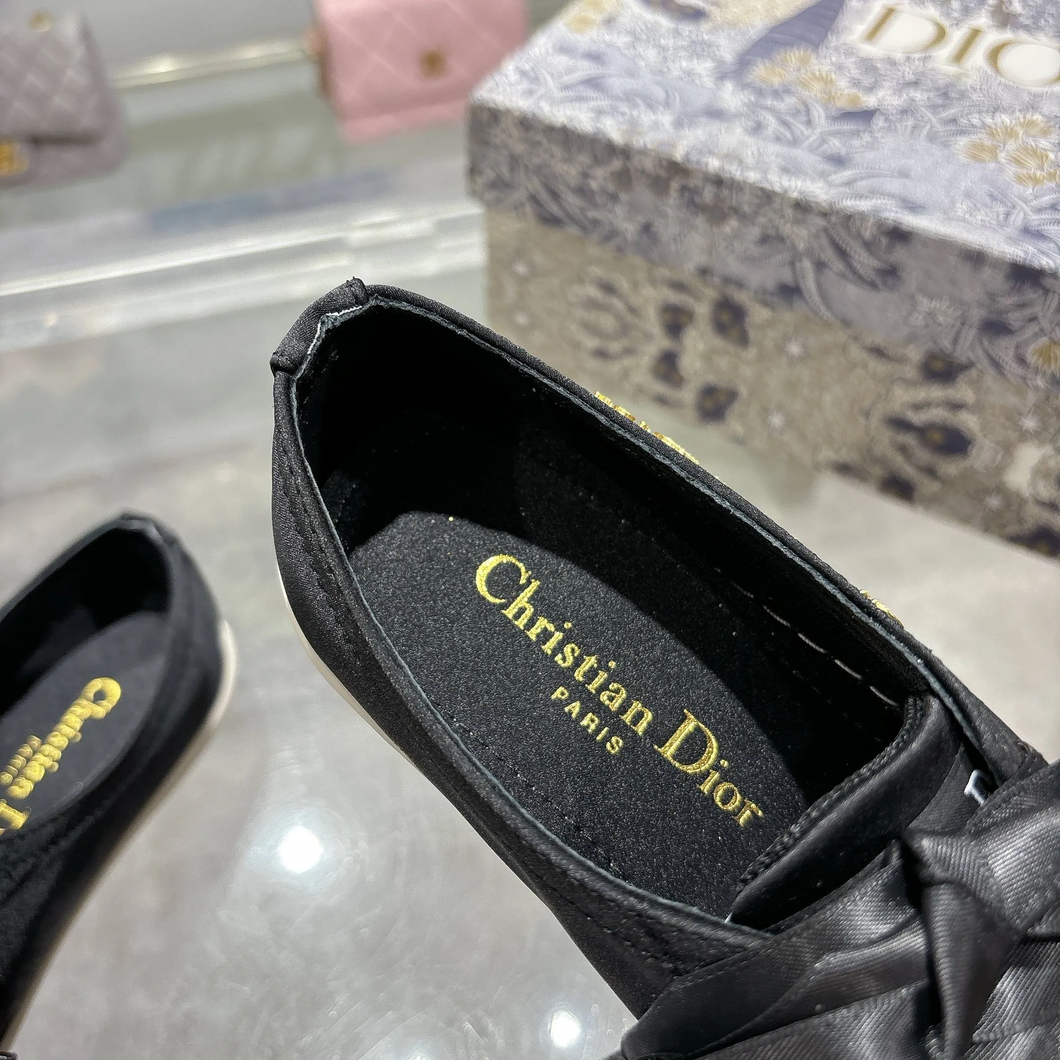 👟👟Ex-factory price 440👟👟 Dior ballet-style casual shoes, the same style as celebrities, satin fabric, breathable mesh lining, sheepskin for feet, wear-resistant rubber sole, size 35-40.